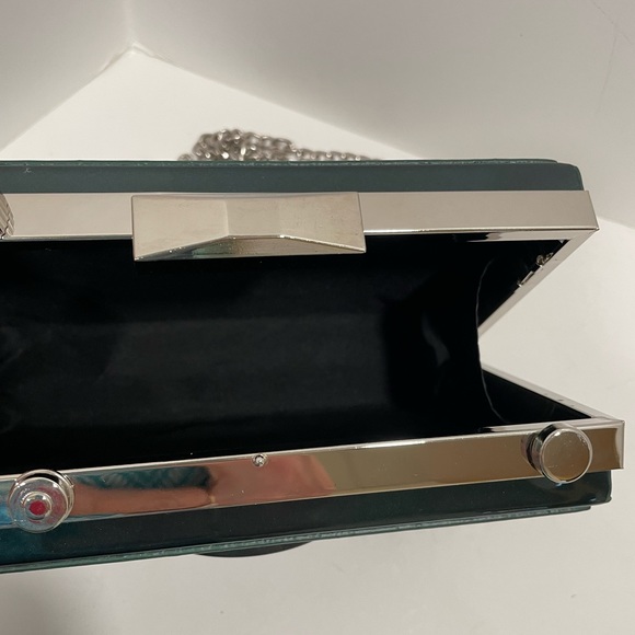 Novelty Camera Crossbody Purse metallic Green Chain Strap NEW Cute Clutch - Picture 4 of 6